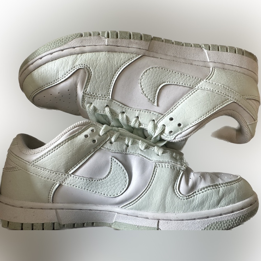 Nike low dunks next nature— barely green